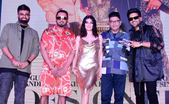 7ggs9he8_divya-khosla-kumar_625x300_24_May_22.jpg