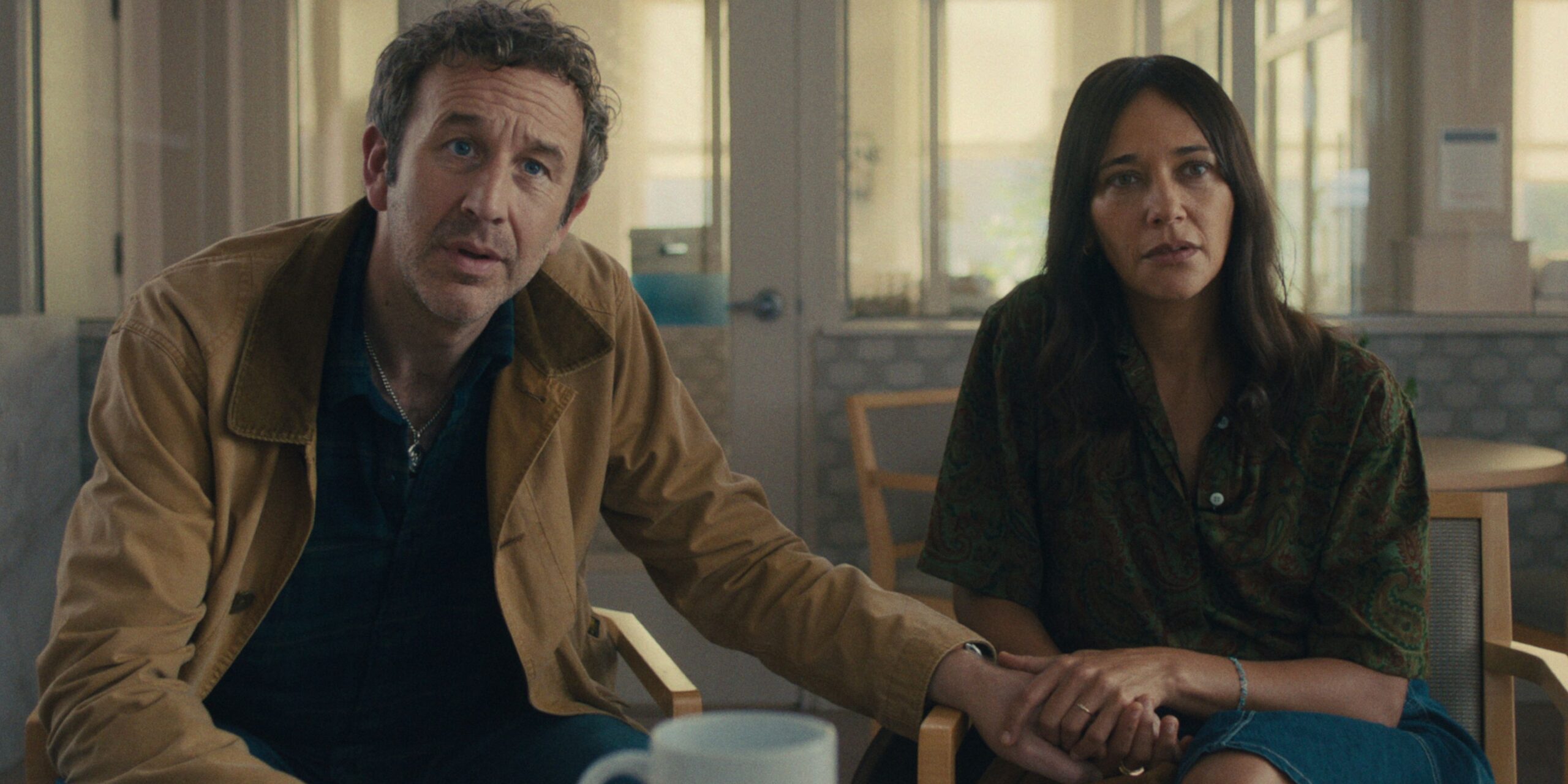 chris-odowd-and-rashida-jones-holding-hands-and-looking-concerned-in-black-mirror-season-7-episode-1.jpeg