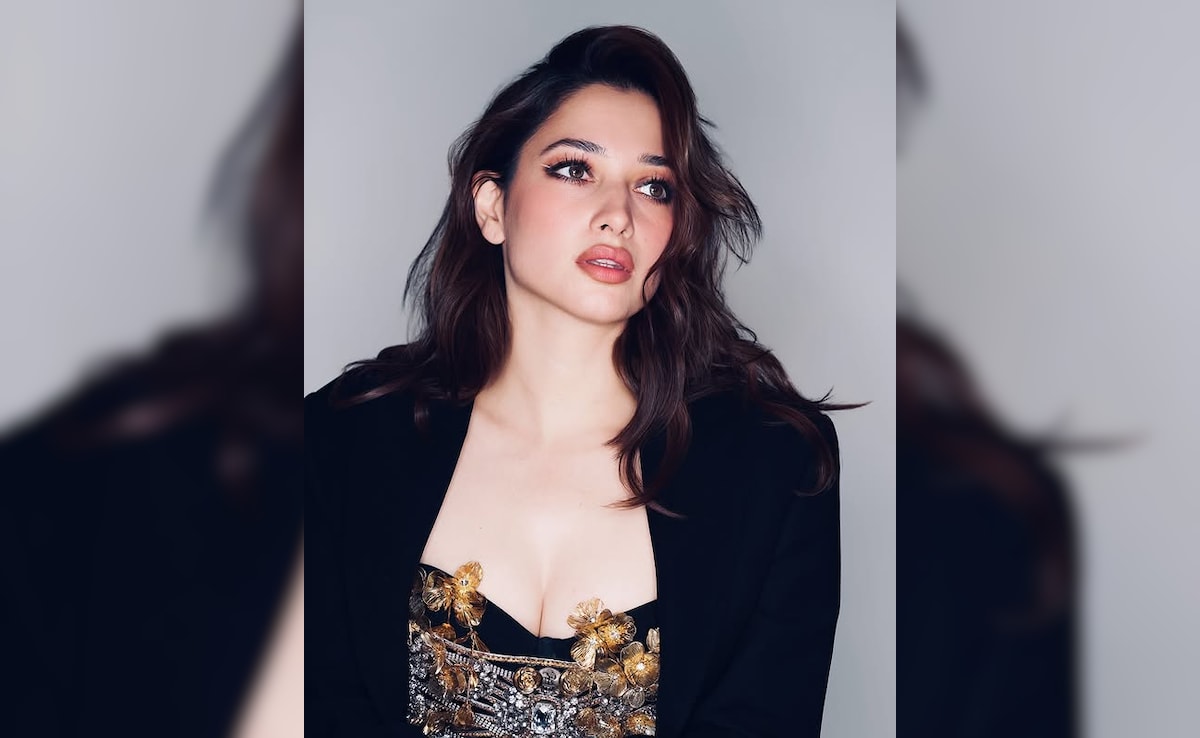 rjs3t6o_tamannaah-bhatia_625x300_17_April_25.jpg
