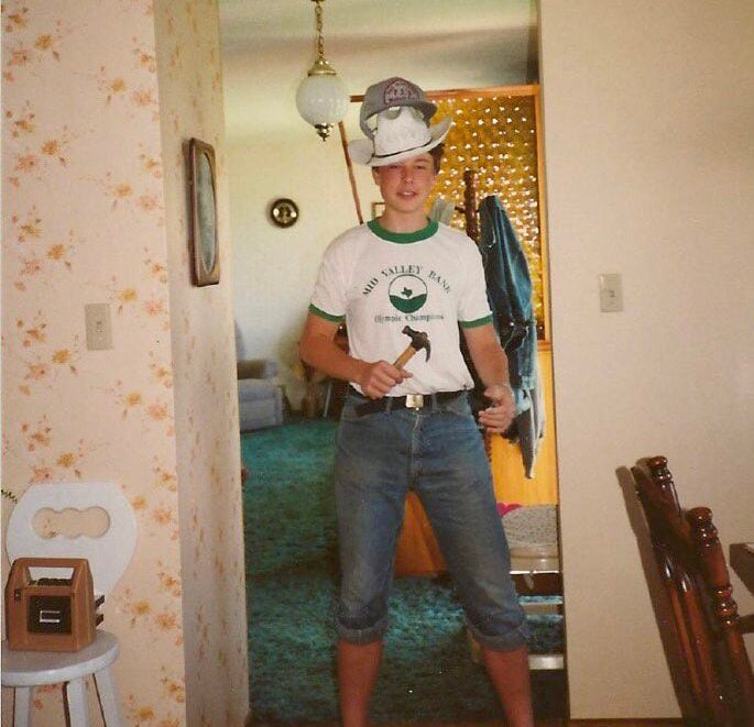 elon-musk-shows-off-his-many-hats-and-the-internet-reacts-e1746095049504.jpg