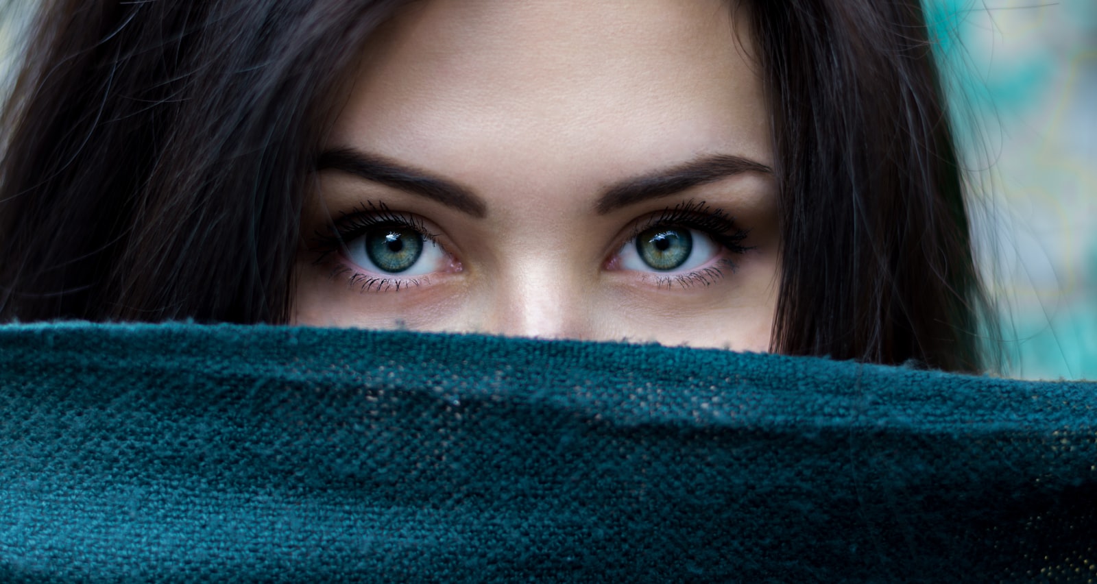 5 Characteristics Of A Cheating Woman
