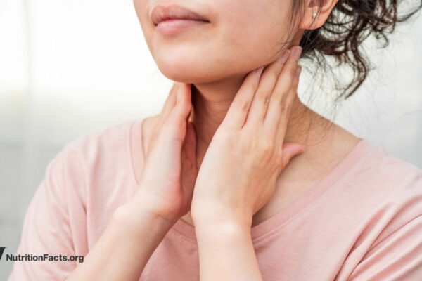 Eating with Hypothyroidism and Hyperthyroidism 