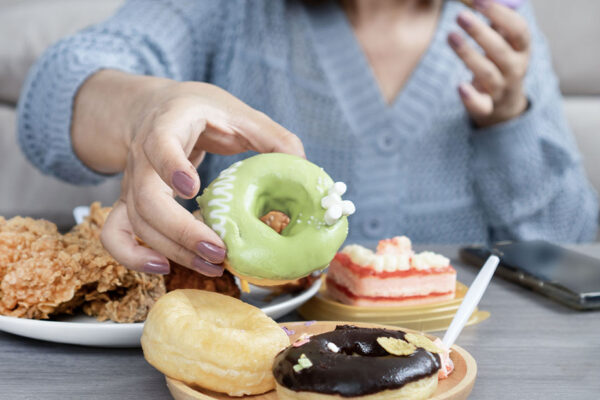 What Your Food Cravings Really Mean, According to a Nutritionist