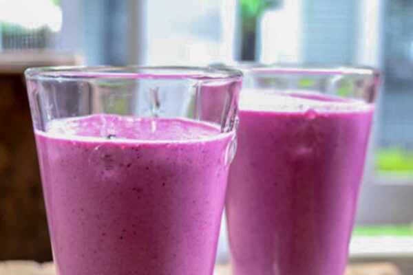 Banana Berry Smoothie with Yogurt