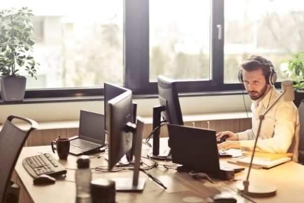 5 Easy Exercises to Fight Leg Fatigue at Work