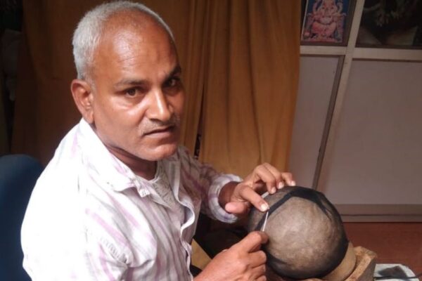 For 16 Yrs, His Hand-Woven Wigs Brought Joy to 12000 Cancer Patients