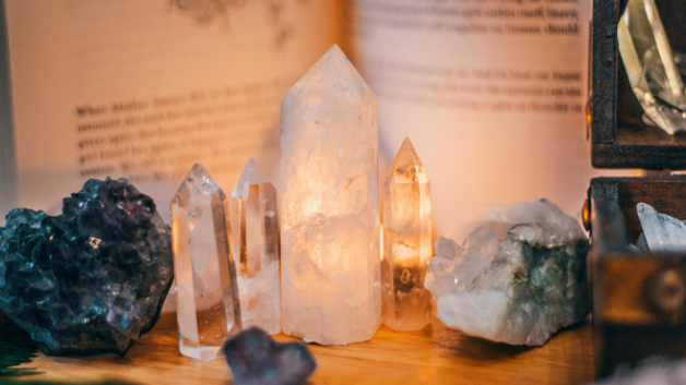 How a Crystal Shop Reading Can Transform Your Energy and Home Vibes