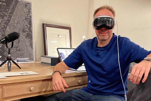 Technology in Health Care: Virtual Evening Rounds at Santa Cabrini ICU. #FOAMed, #FOAMcc