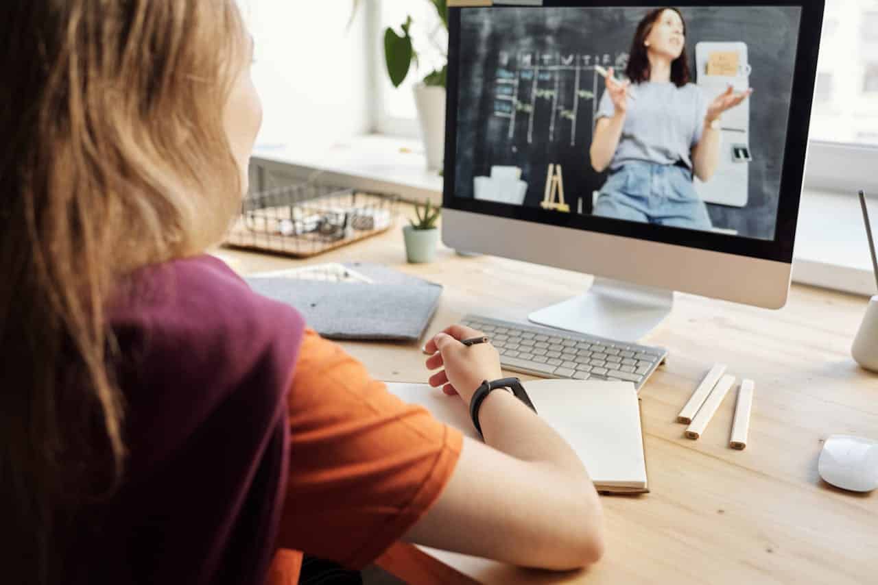 How Earning an MSW Online Can Help You Support Mental Health in Your Community