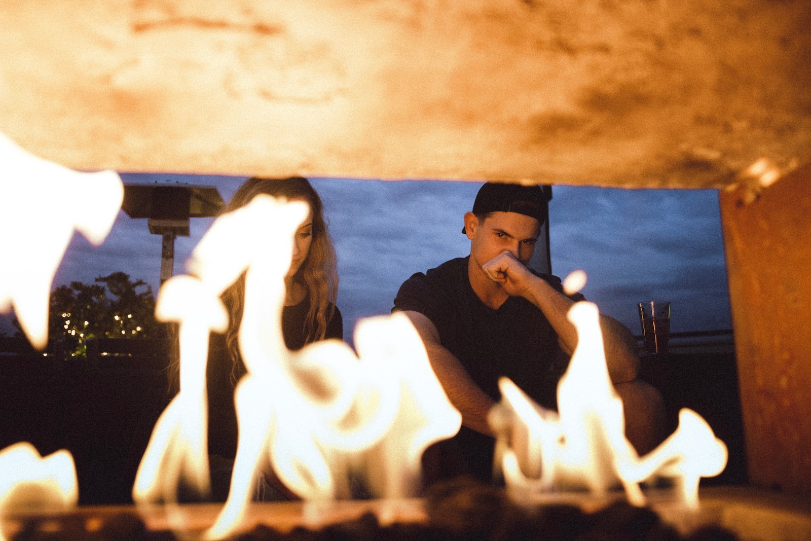 5 Signs An Emotionally Unavailable Man Is Falling In Love