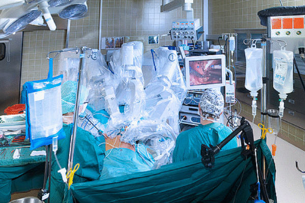  Robotic Arms Help Surgeons Remove Cancerous Pancreas
