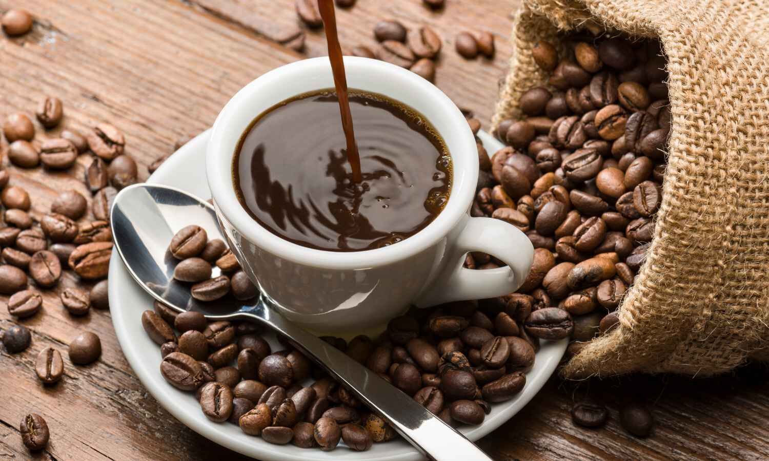 Drinking coffee at night increases impulsive behavior