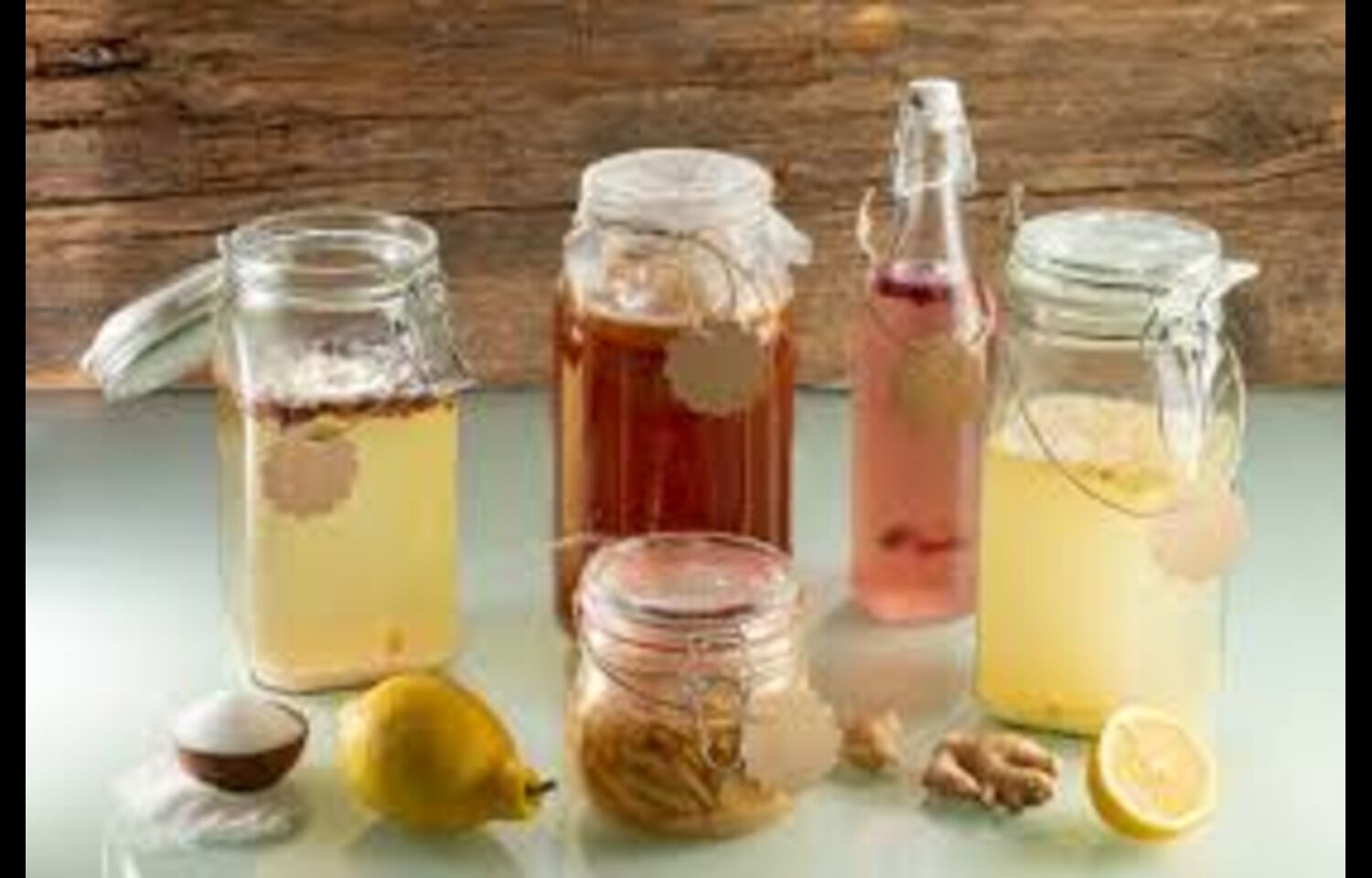 Impact of kombucha, coffee, and turmeric beverages on the color stability of a single-shade versus a multi-shade resin-based composite: Study