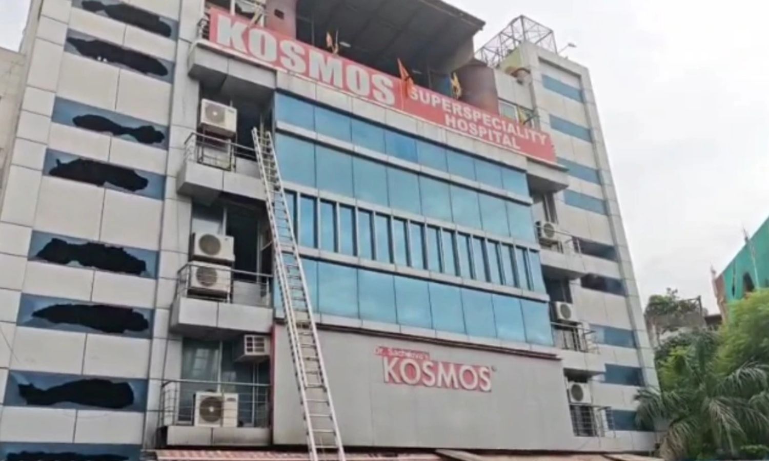 Fire at Anand Vihar Hospital kills 1, Injures 10