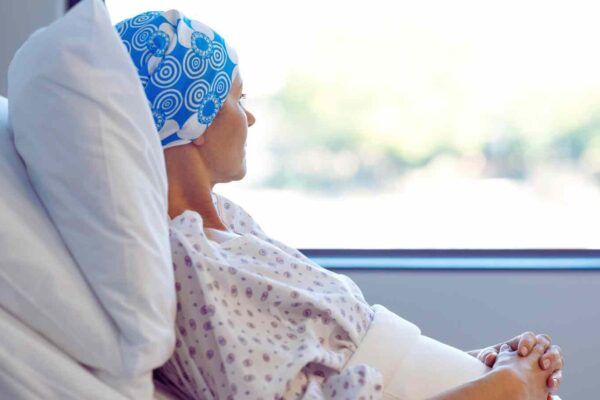 Are patients undergoing surgery for early-stage cancer at risk of persistent opioid use?