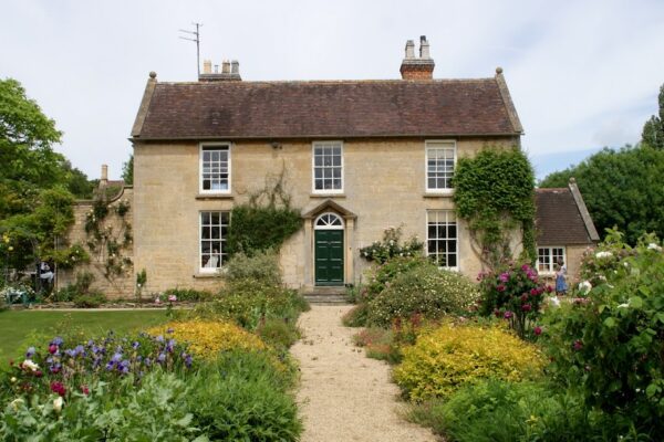 Whitcombe House, a lovely private garden in the Cotswolds, England I