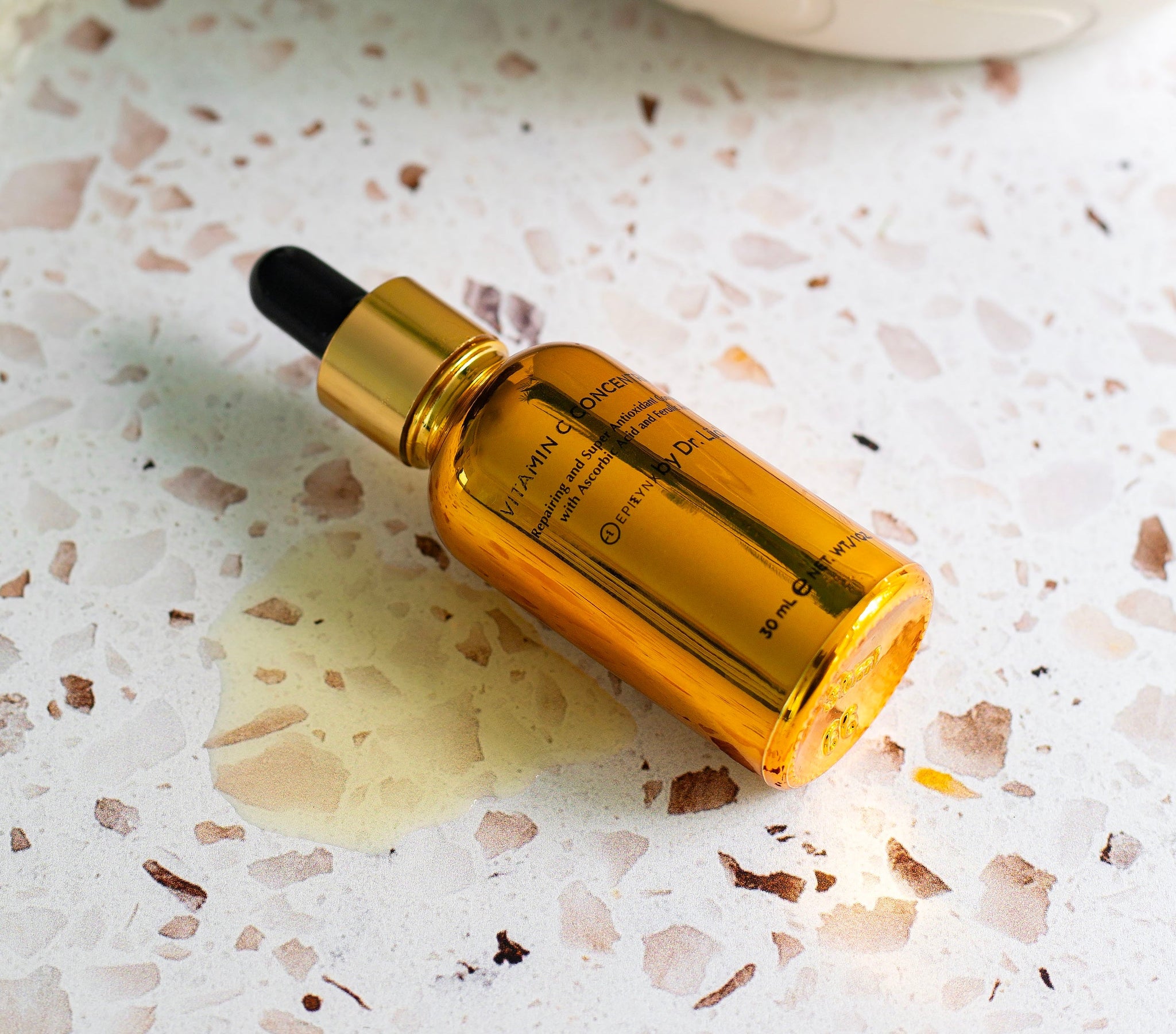 Vitamin C vs Niacinamide: Brightening Benefits Explained