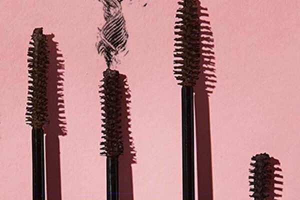 Can an Oil-Free Mascara Prevent Racoon Eyes? – 100% PURE