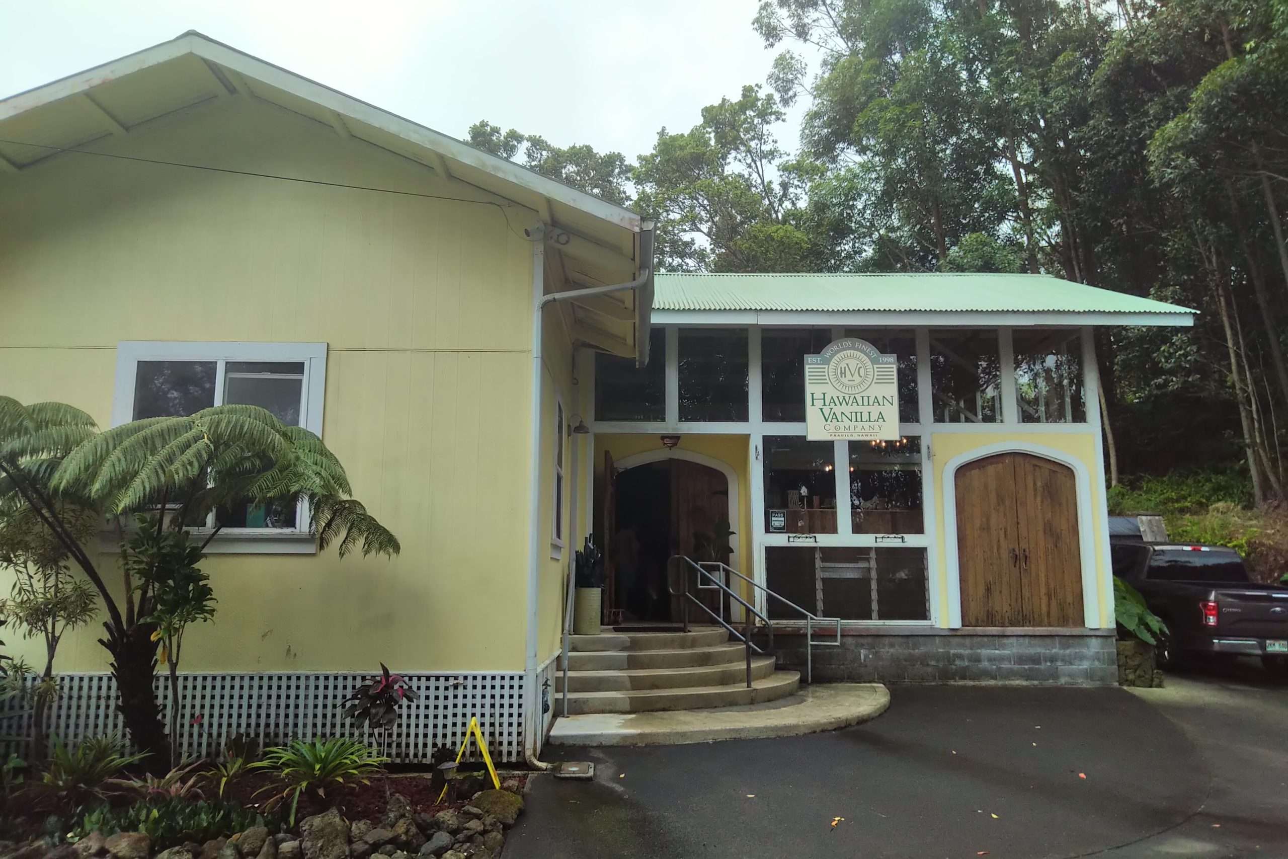 Field Trip: The Hawaiian Vanilla Company Farm