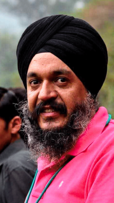 Mocked as ‘Vela’, He’s Fed Patients, Ferried the Dead & Raised Rs 1 CR for Himachal’s Flood Relief