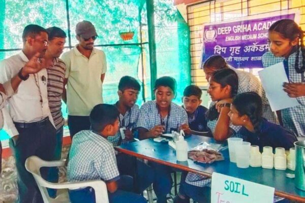 Pune Students Help Farmers Test Soil & Boost Crop Health