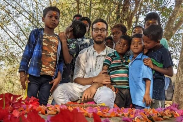Professor Starts Open-Air Tree School in Murshidabad to Teach First-Gen Learners Through Nature & Culture