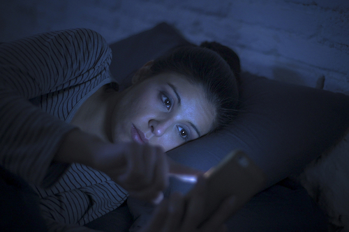 Loneliness Could Fuel Social Media Addiction Among Night Owls Loneliness Could Fuel Social Media Addiction Among Night Owls