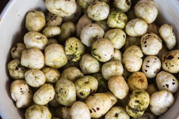 air fryer recipes : lemon-pepper-mint roasted makhana recipe