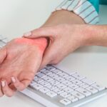 Don’t Ignore Numbness In Your Hands! Here’s What It Means
