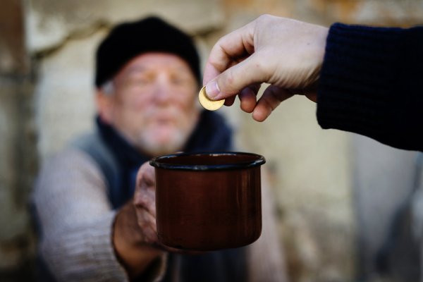 10 Heartwarming Health Benefits of Being Generous