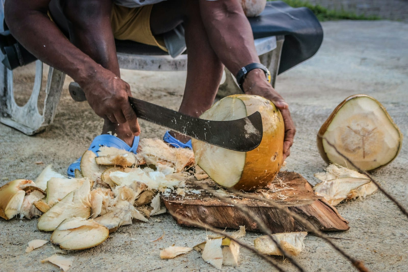 How to open a coconut ?