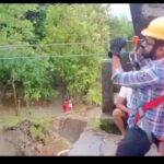Doctor crosses gorge to reach flood victims in West Bengal