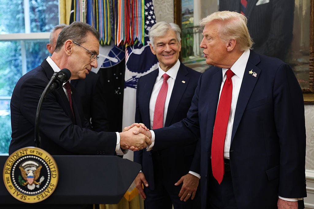 Pfizer shakes hands with White House on drug discounts under MFN programme