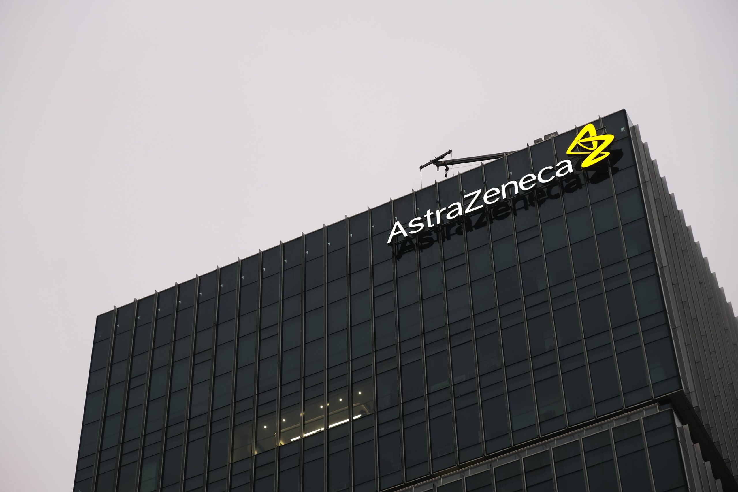 AstraZeneca’s US Expansion Highlights AI, Automation, and Policy Pressure in Pharma Manufacturing
