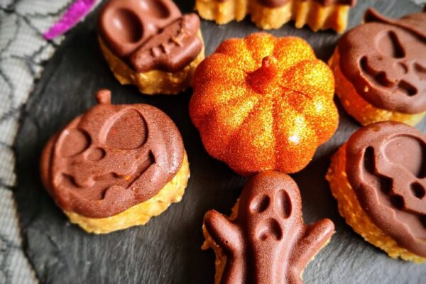 SPOOKY CHOCOLATE PROTEIN BITES – Indulging Innocently Recipes by @SpamellaB