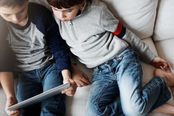 Excessive Screen Time Linked to Early Kidney Damage in Teens, suggests research
