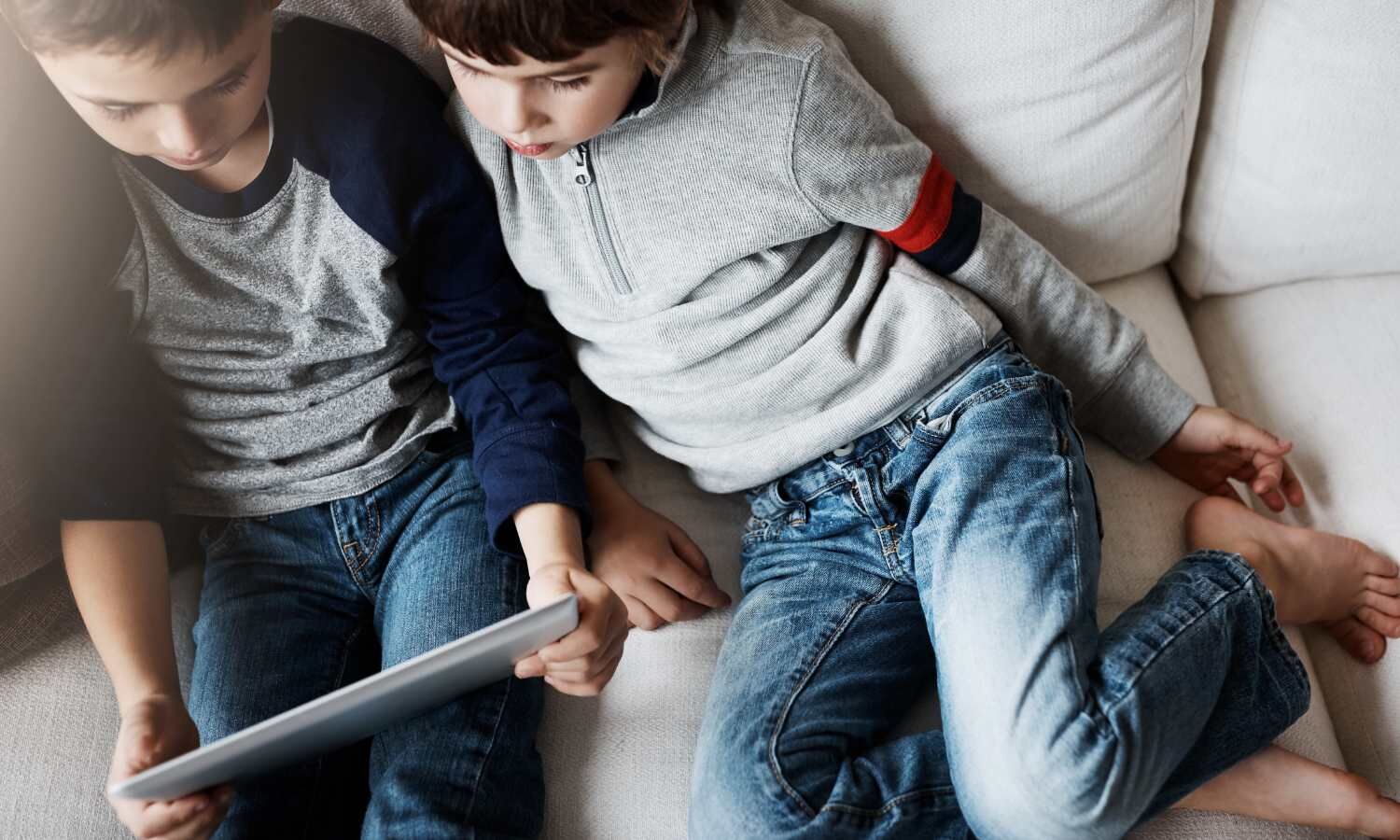 Excessive Screen Time Linked to Early Kidney Damage in Teens, suggests research