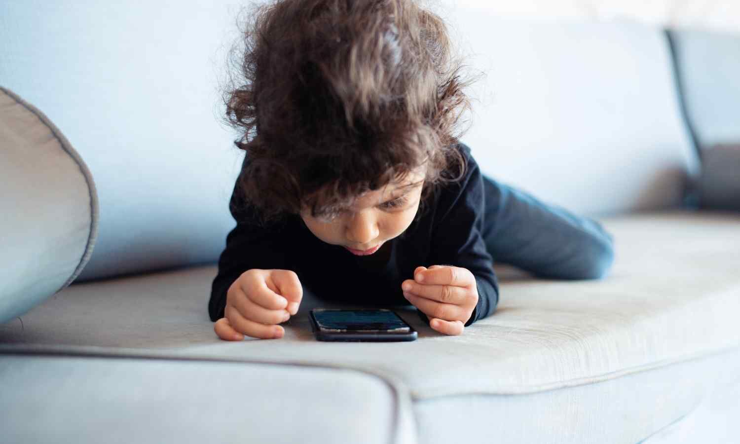 Too much screen time may be hurting kids’ hearts: Study