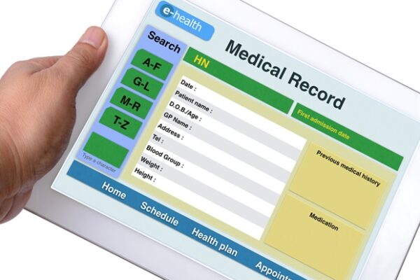 Empowering early detection of dementia with a dual approach involving AI and patient input