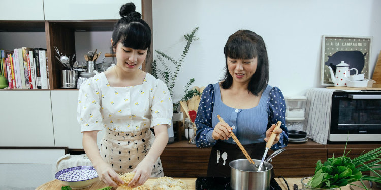 How to Deal With an Overbearing Mother