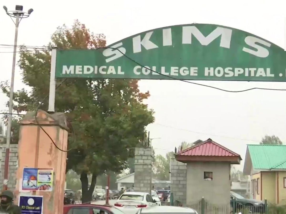 SKIMS Srinagar performs first scar-free thyroid surgery