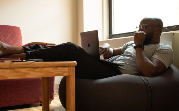 Social Media and the Holidays: How to Keep a Healthy Perspective