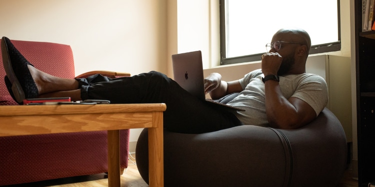 Social Media and the Holidays: How to Keep a Healthy Perspective